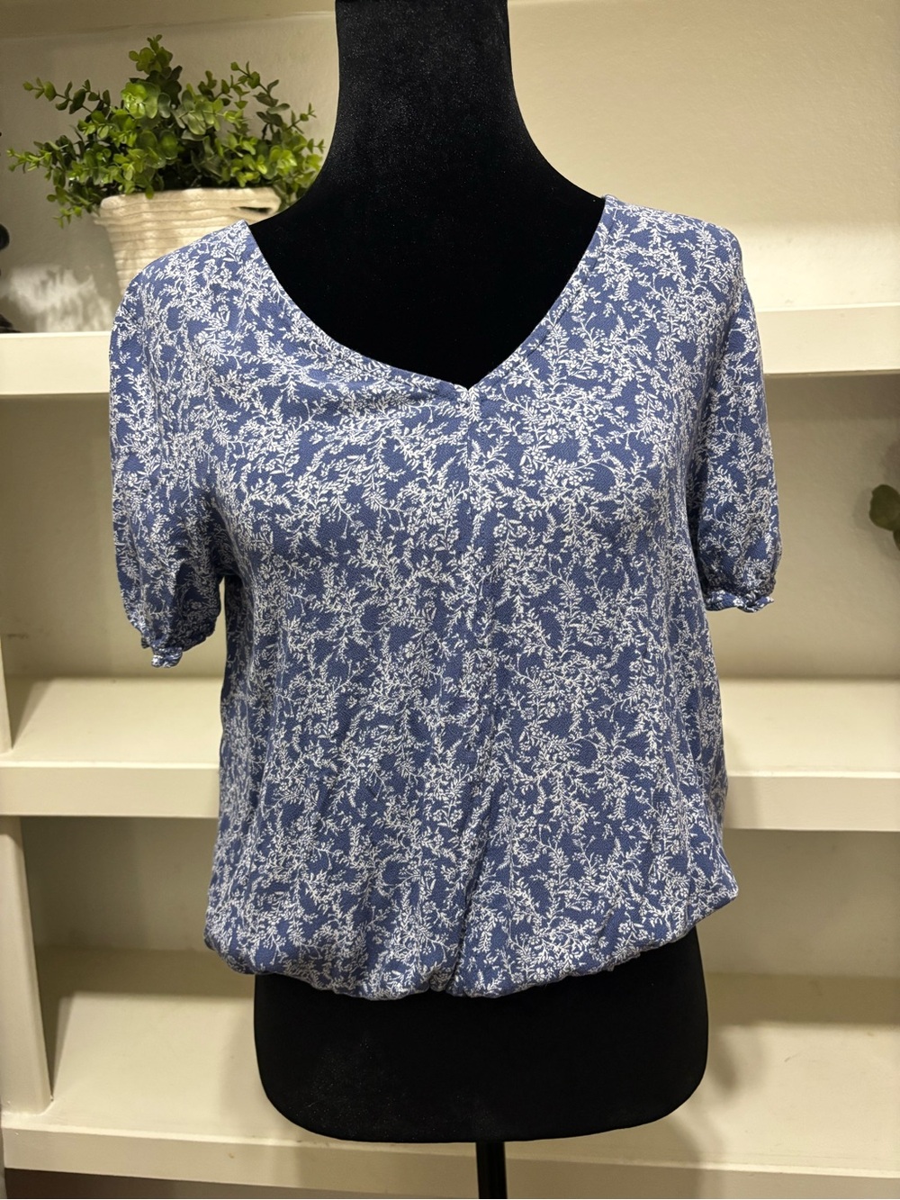 Blue Floral V-Neck Puff Sleeve Top